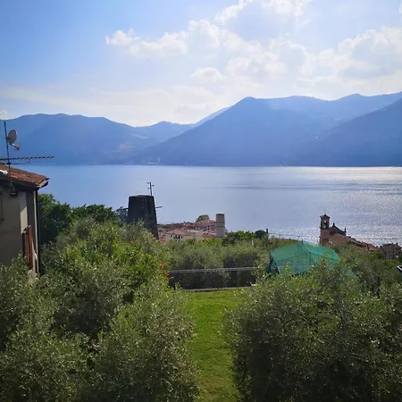 Casa Tua Torre- Di Iseo Holiday home Marone