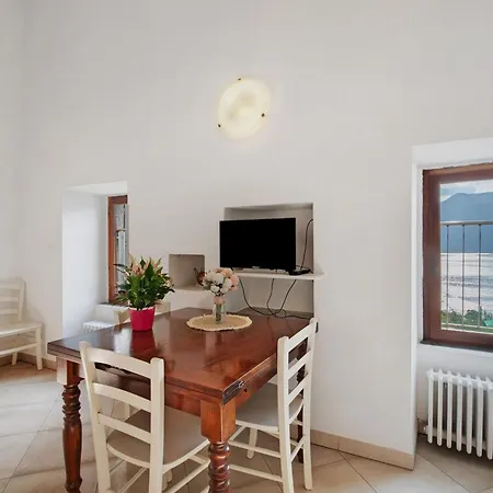 Casa Tua Torre- Di Iseo Marone